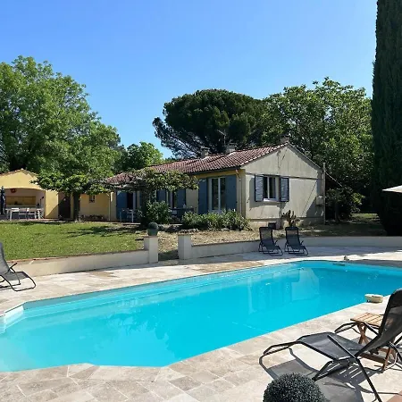 Nyaraló Spacious With Swimming Pool Villecroze