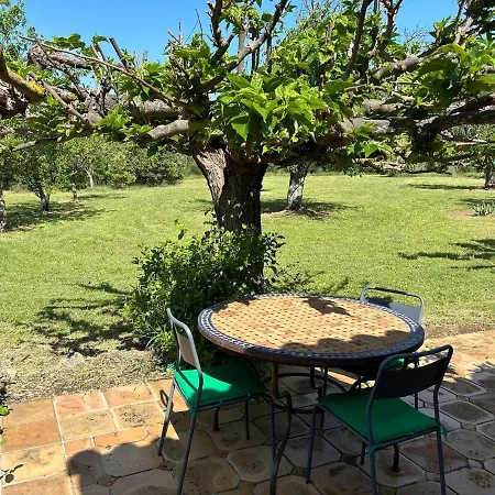 Spacious With Swimming Pool Nyaraló