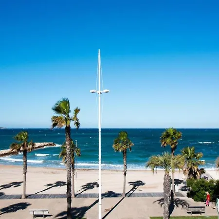 Nyaraló Spacious With Swimming Pool