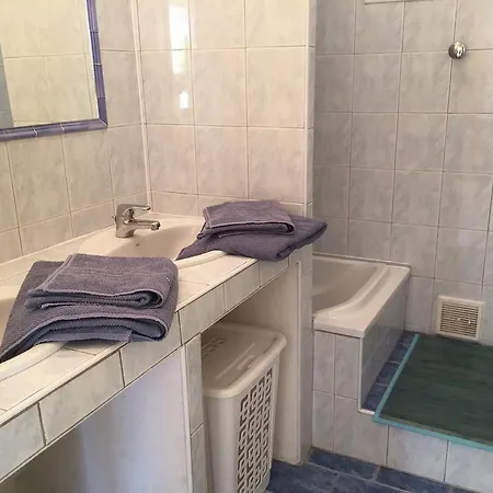 Spacious With Swimming Pool