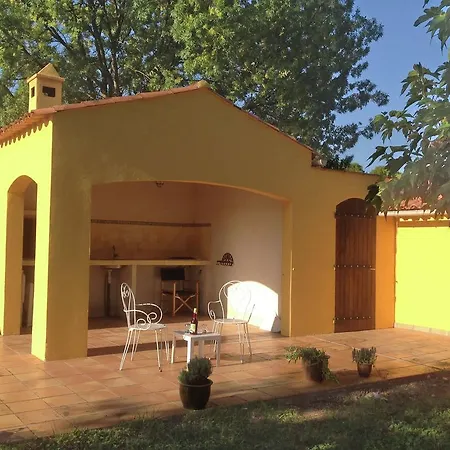 Spacious With Swimming Pool Holiday home Villecroze